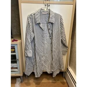 Soft Surroundings Black & White asymmetrical blouse